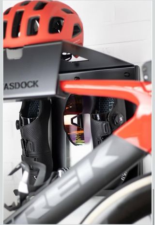 Soporte pared bici y accesorios. NUEVO A ESTRENAR