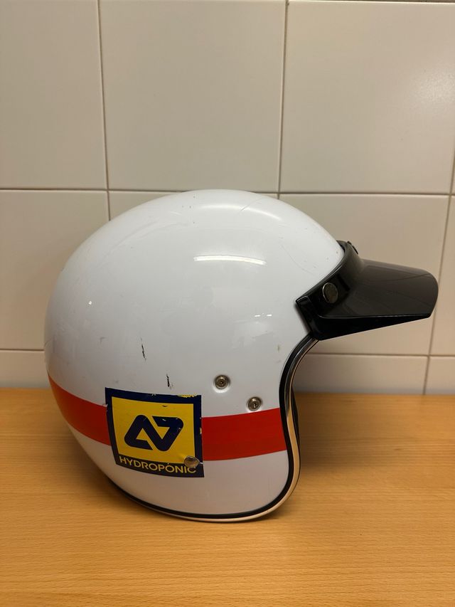 Casco tipo jet con visera y pantalla solar