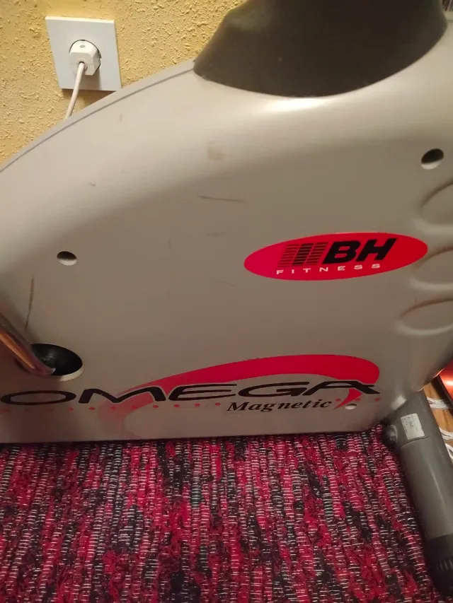 Bicicleta Estática BH Omega Magnetic