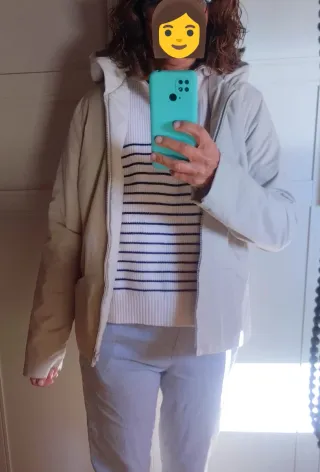 Chaqueta Zara con capucha beige