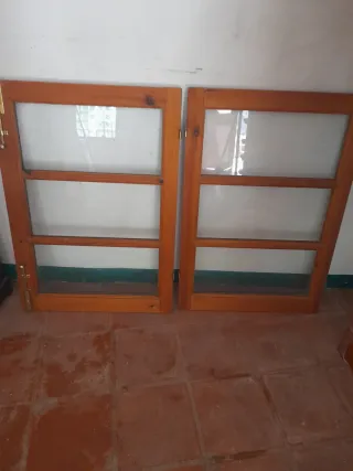Ventana de madera con premarco
