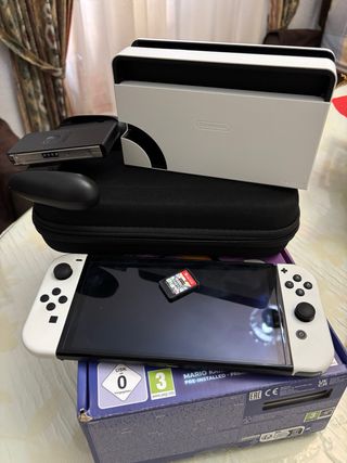 Nintendo Switch OLED Bianca con giochi