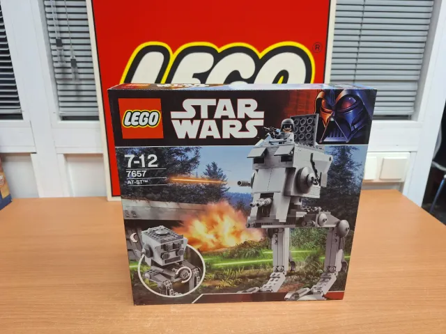 LEGO STAR WARS 7657 AT-ST (2007)