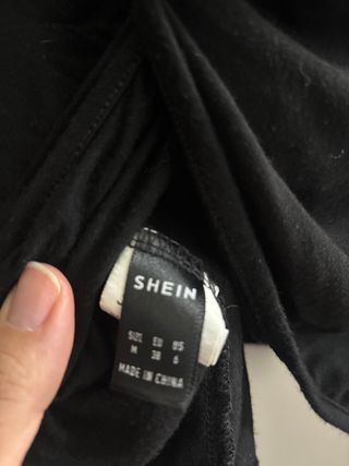 Camiseta negra manga larga