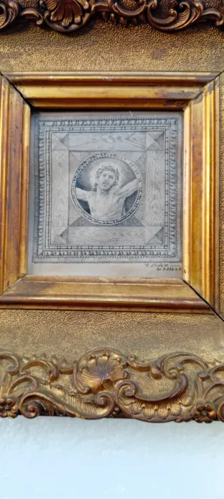 Antica cornice dorata con decorazioni