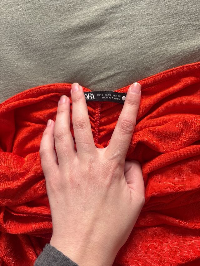 Vestido naranja midi con fruncido