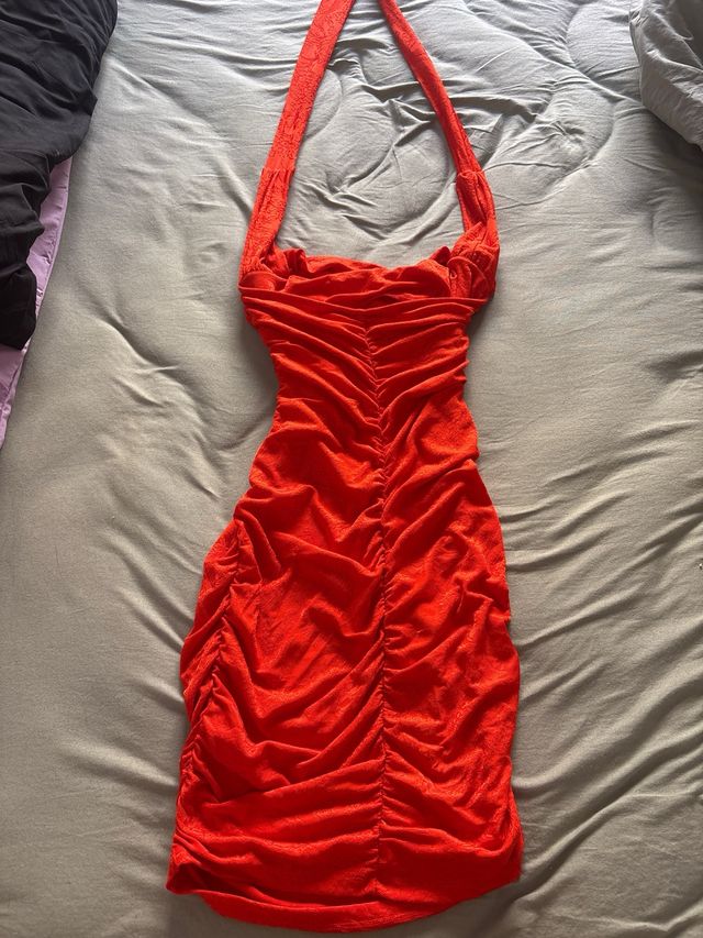 Vestido naranja midi con fruncido