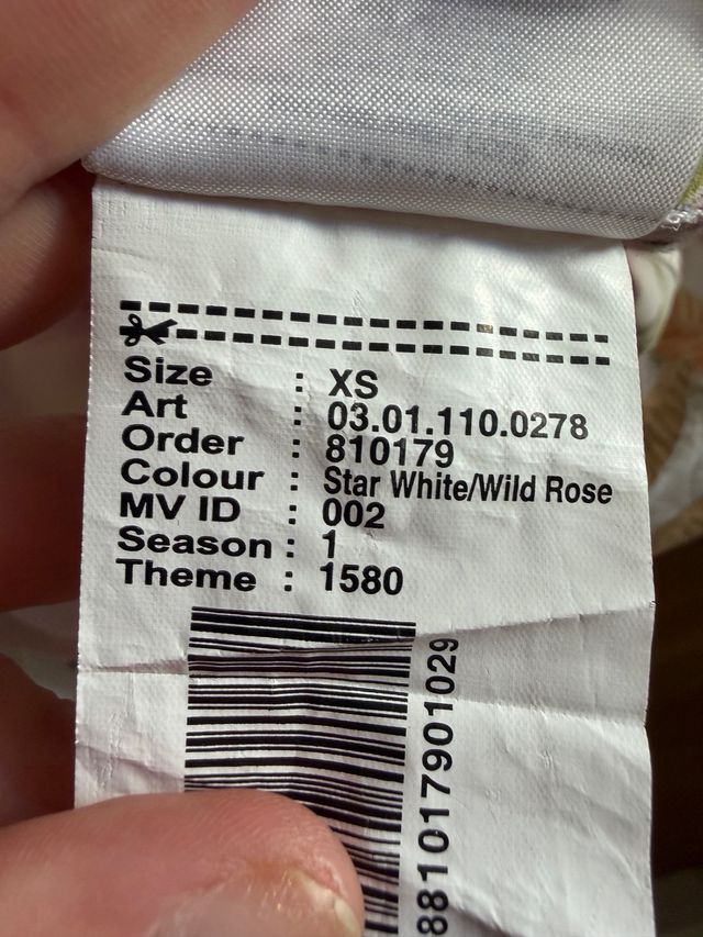 Camiseta rosa floral sin mangas