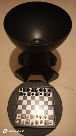 Tavolino orsetto con scacchiera