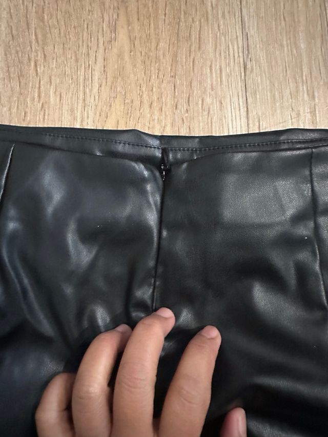 Falda Shein efecto piel Talla L