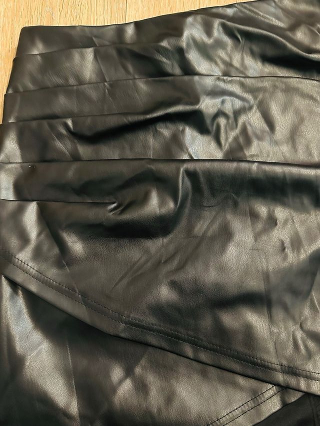 Falda Shein efecto piel Talla L