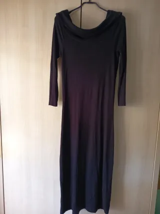 Vestido negro cuello barco manga larga