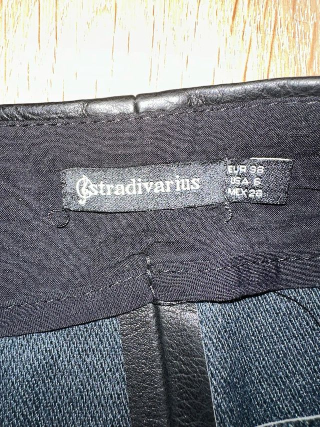 Falda efecto piel Stradivarius Talla M