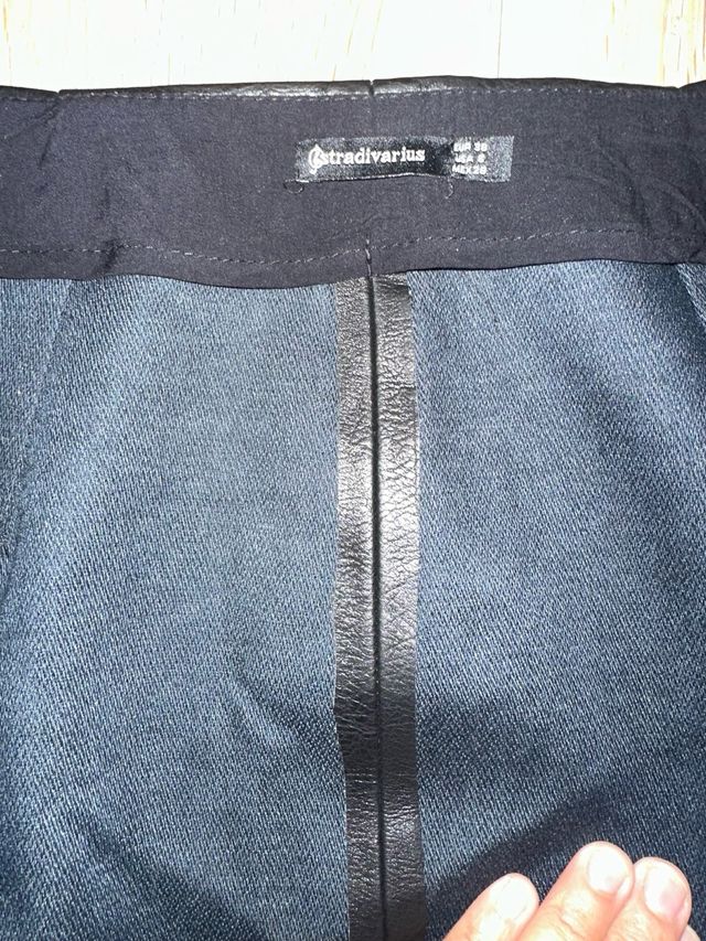 Falda efecto piel Stradivarius Talla M