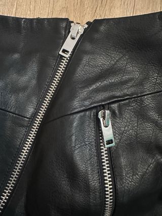 Falda efecto piel Stradivarius Talla M