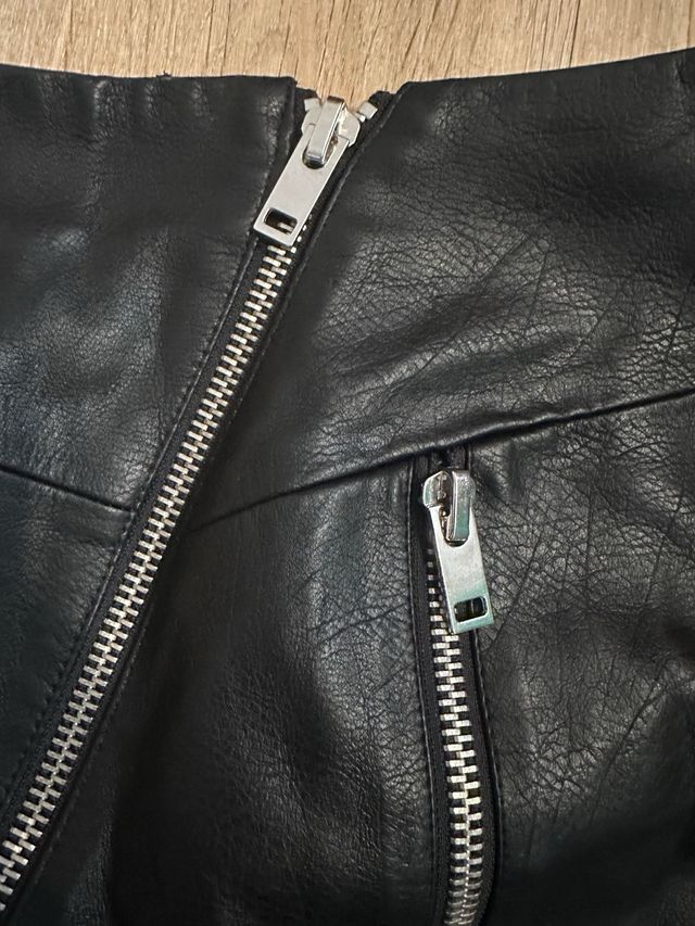 Falda efecto piel Stradivarius Talla M