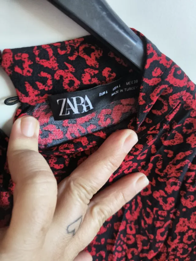 Vestido ZARA estampado leopardo rojo y negro