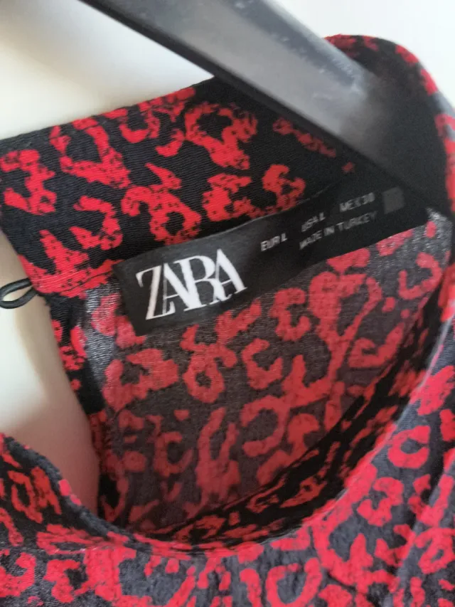 Vestido ZARA estampado leopardo rojo y negro