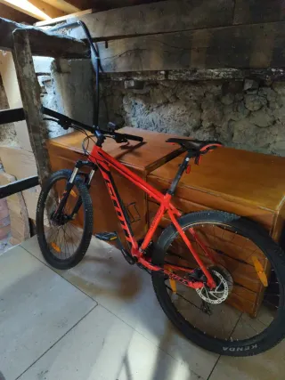 Bicicleta de Montaña Scott Roja