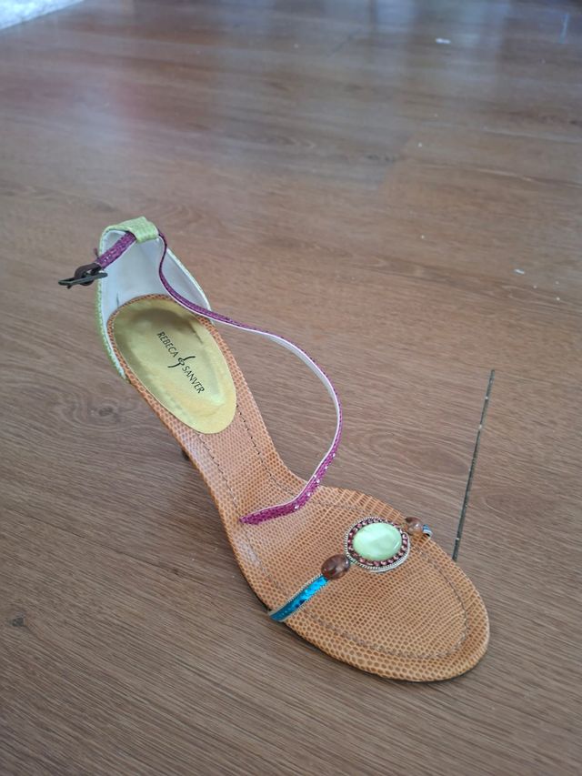 Sandalias de piel verde y multicolor