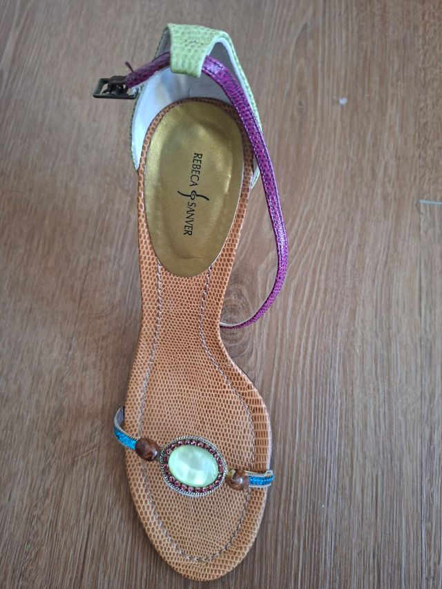 Sandalias de piel verde y multicolor