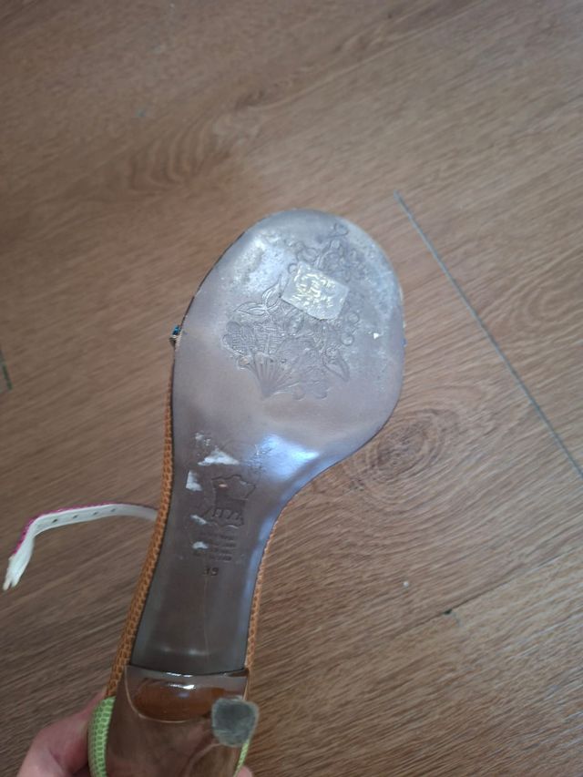 Sandalias de piel verde y multicolor