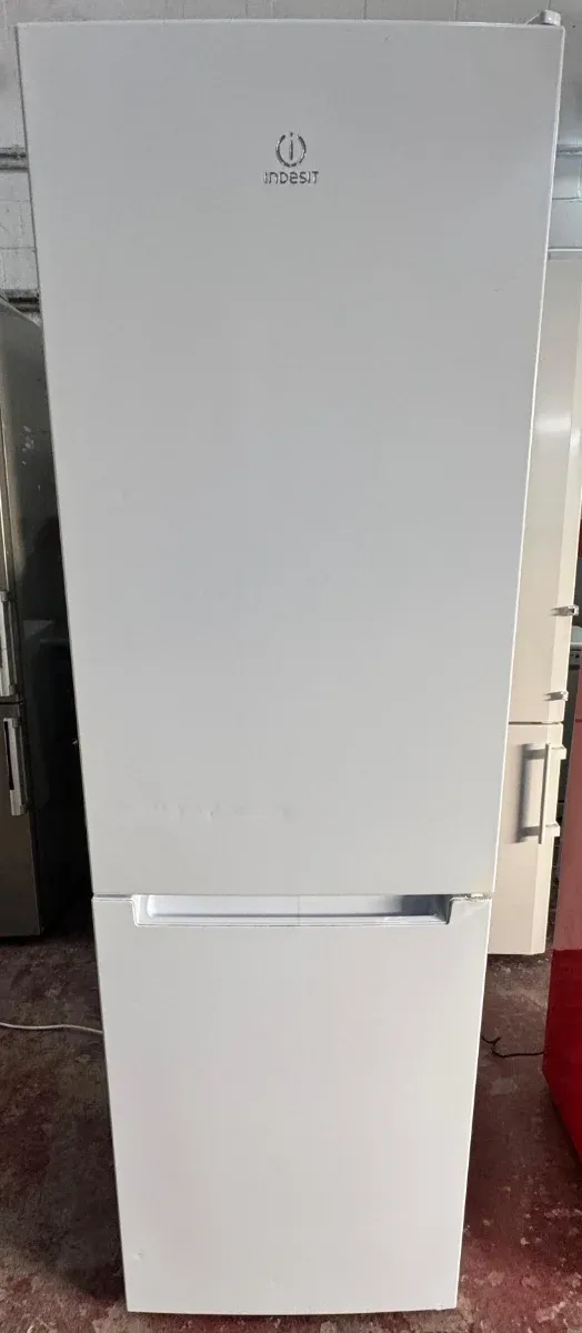Frigorífico Indesit blanco combi no Frost