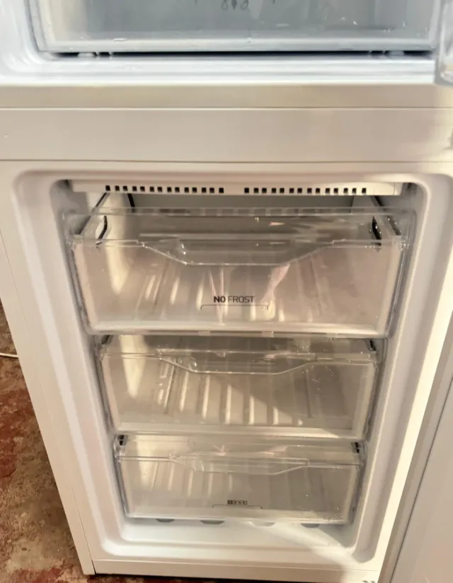 Frigorífico Indesit blanco combi no Frost