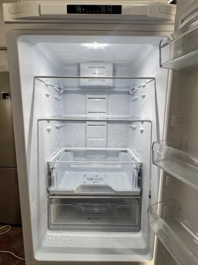 Frigorífico Indesit blanco combi no Frost