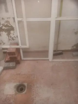 Puerta aluminio blanco