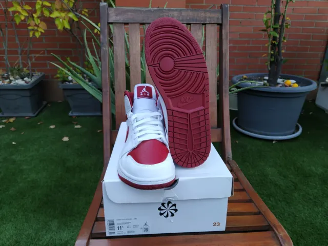 Jordan 1 Mid Reverse Chicago Rojo Blanco 44 EUR