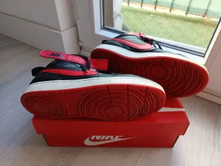 Nike Court Borough Mid 2 rojas y negras