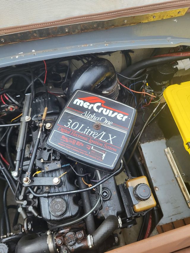 Celebrity BowRider 180