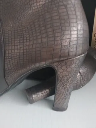 Botines tacón piel marrón talla 39