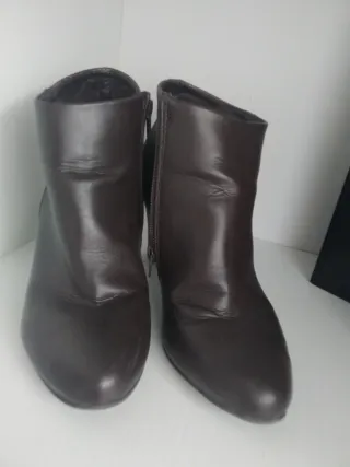 Botines tacón piel marrón talla 39