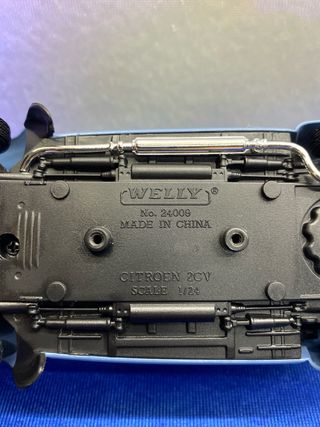 COCHE ESCALA 1:24 CITROEN 2CV GRIS AZULADO WELLY