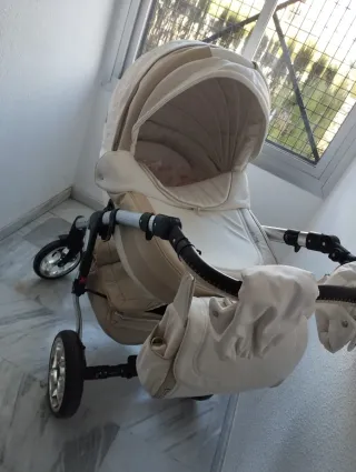 Carrito de bebé 3 en 1 polipiel muy bonito