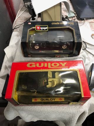 4 modellini di moto giapponesi e due auto classiche