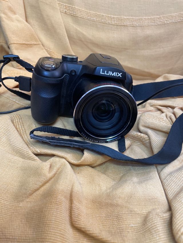 Cámara Digital Panasonic DMC-LZ40 Negra