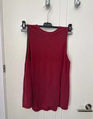 Blusa sin mangas roja