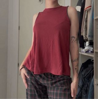 Blusa sin mangas roja