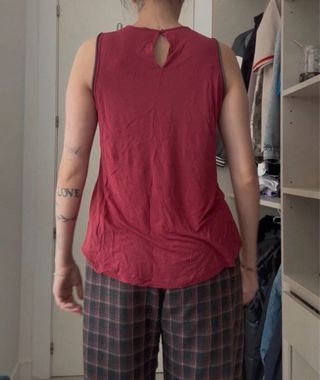 Blusa sin mangas roja