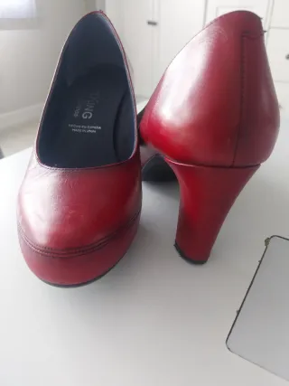 Zapatos de salón Fluchos rojos