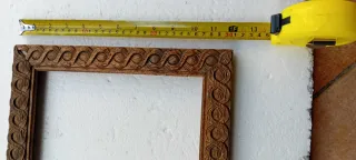 Cornice antica in legno intagliato