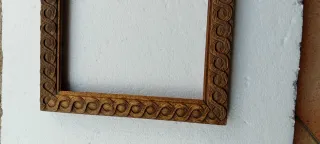 Cornice antica in legno intagliato