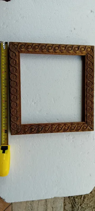 Cornice antica in legno intagliato