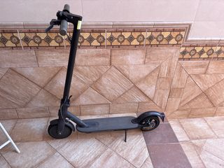 Patinete eléctrico negro