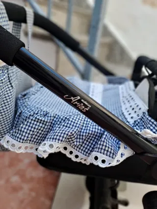 Carrito de muñecas con capazo y bolso