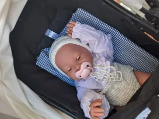Carrito de muñecas con capazo y bolso