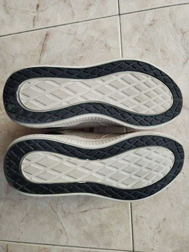 Zapatillas J'hayber casual beige y azul